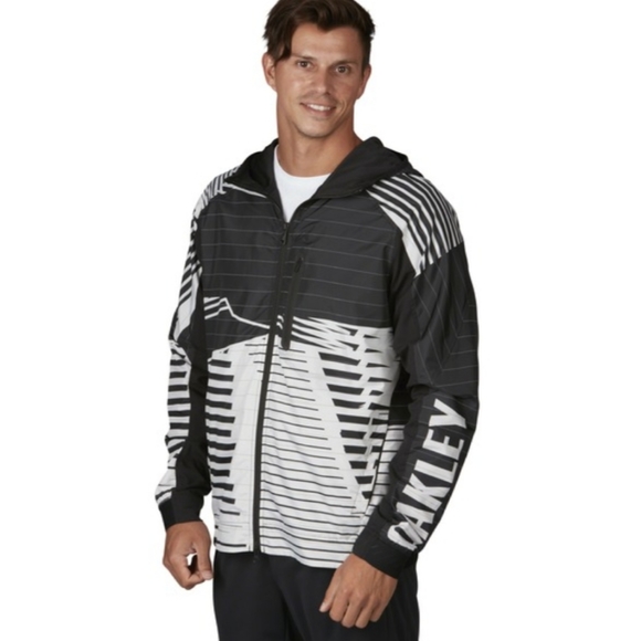 Oakley Other - Oakley Zone Woven Training Jacket

Size XXL
